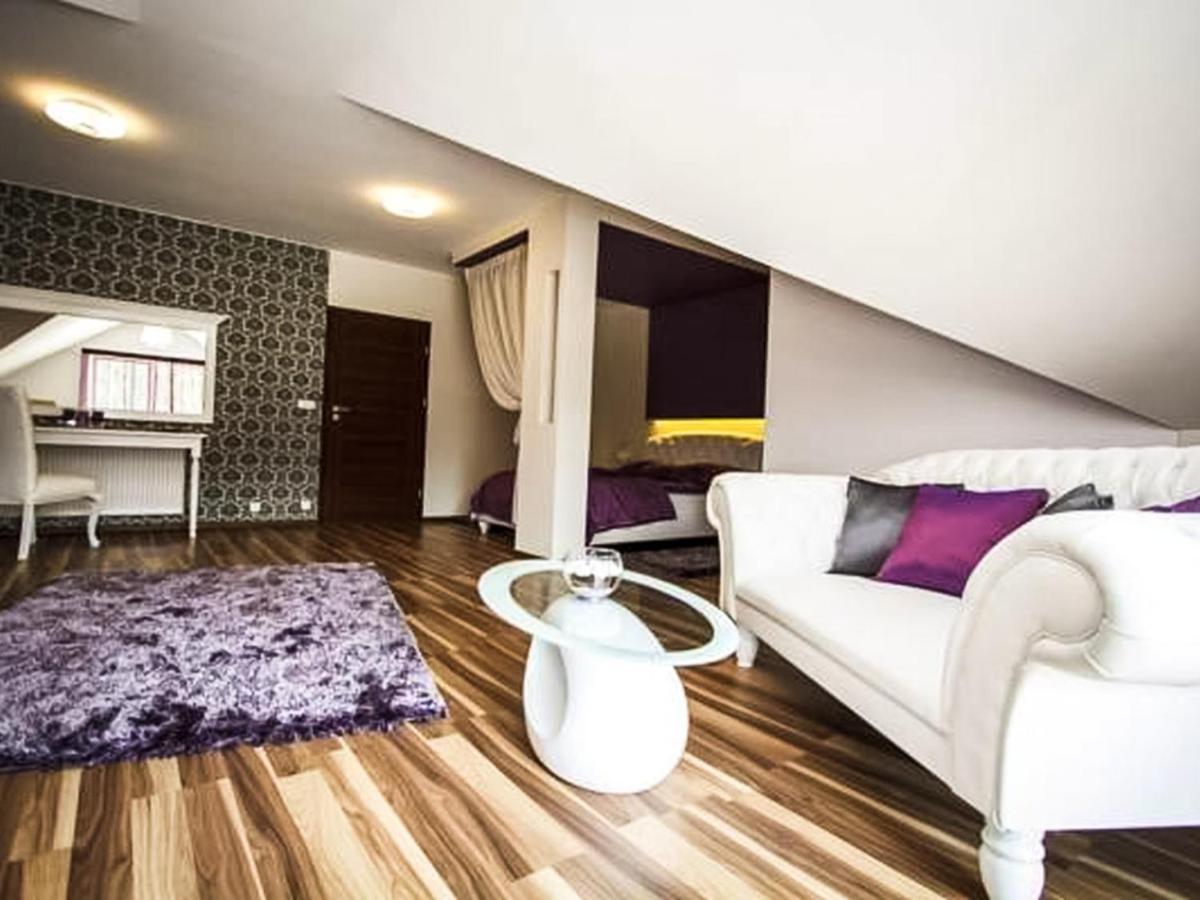 Bed and Breakfast Bialy Dwor Rychwal Exterior foto